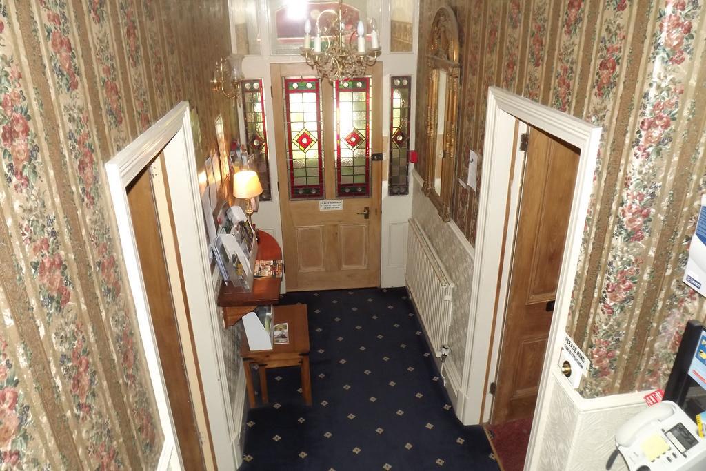 Hillcrest Guest House ランゴレン エクステリア 写真